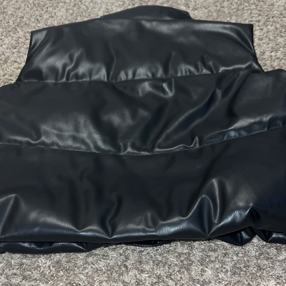 SHEIN Black Puffer Vest - Picture 9 of 11